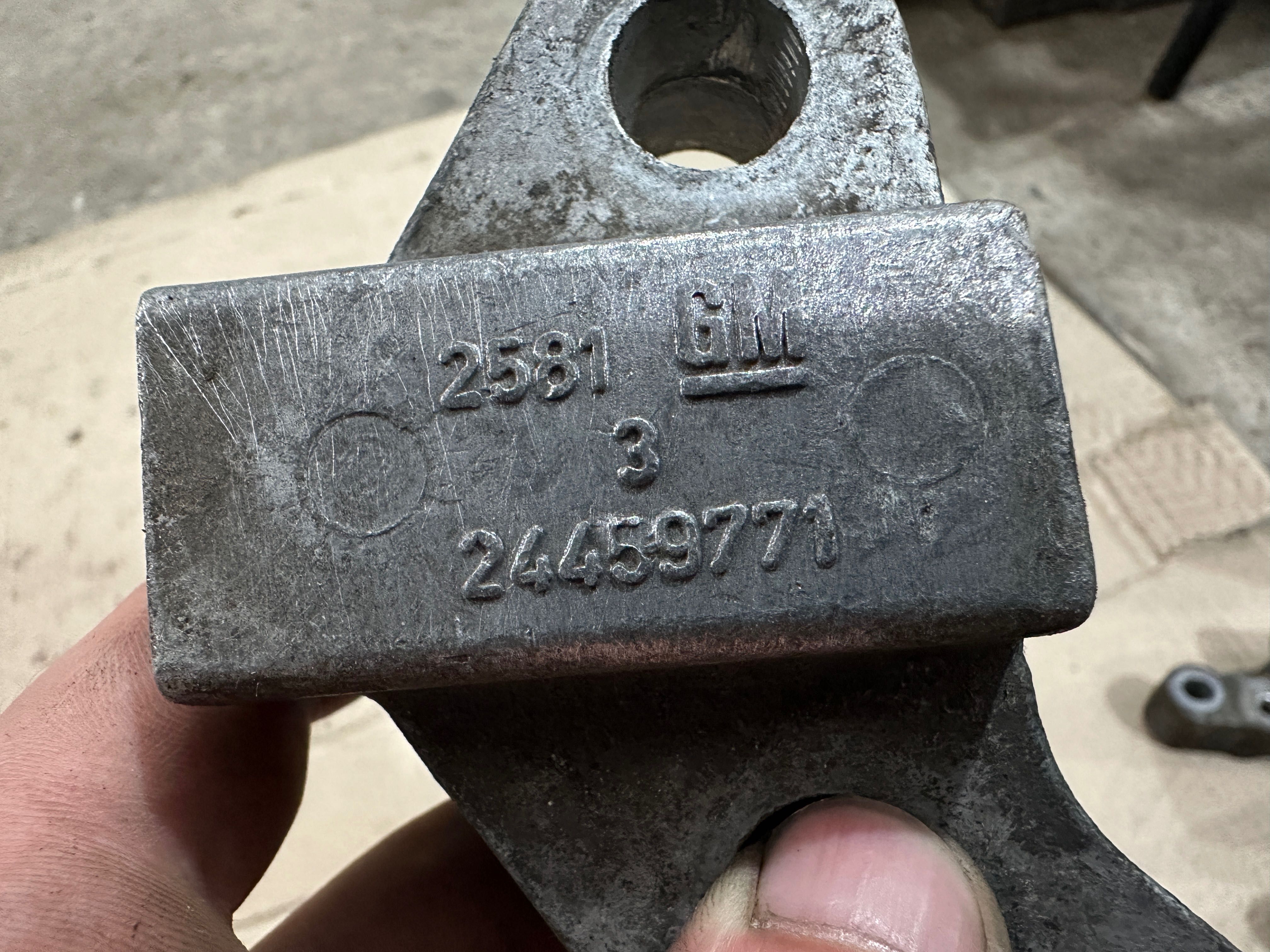 Кронштейн подушки OPEL ASTRA H 2005 1.3 CDTI 24459771