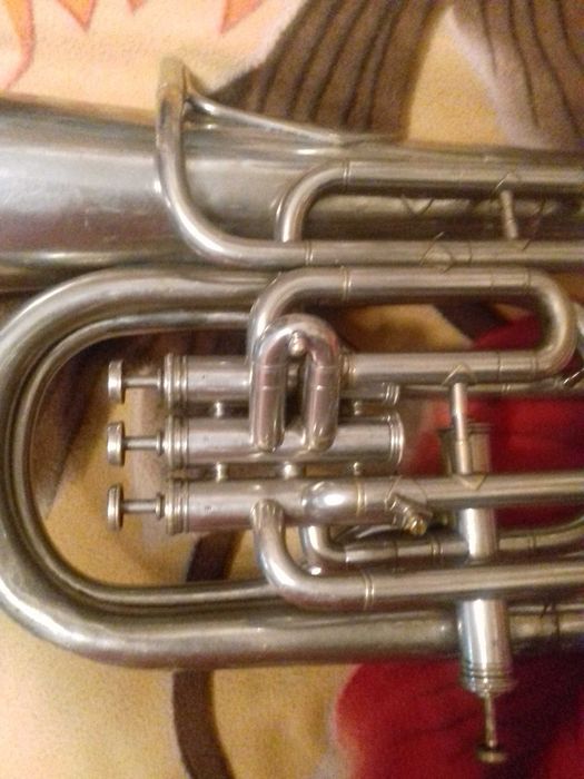 Профессиональный 4-х помповый баритон(Европа).Торг.