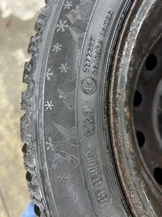 Продам Гуму 195/65R15 Зима SEMPERIT