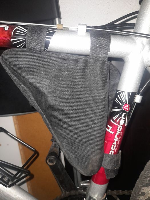 Bolsa preta para quadro.