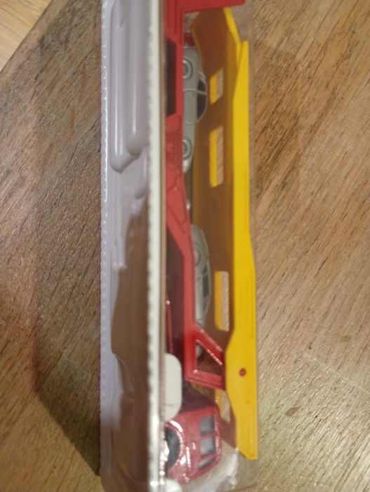 Majorette nigdy nie otwierany