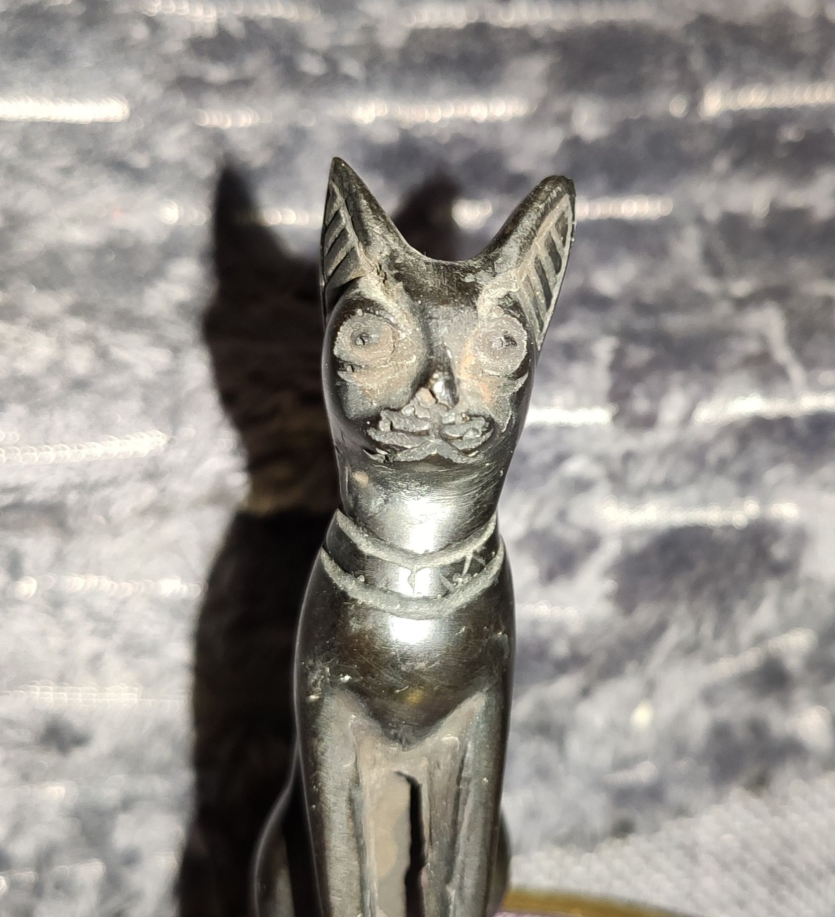 Kot egipski Bastet popiersie bogini kotów czarna figurka