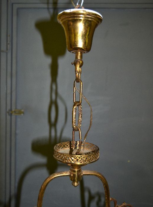 Candeeiro de teto em metal dourado e vidro, abajur em vidro leitoso