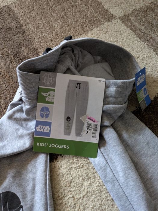 Nowe spodnie dresowe joggery Star Wars roz 134/140