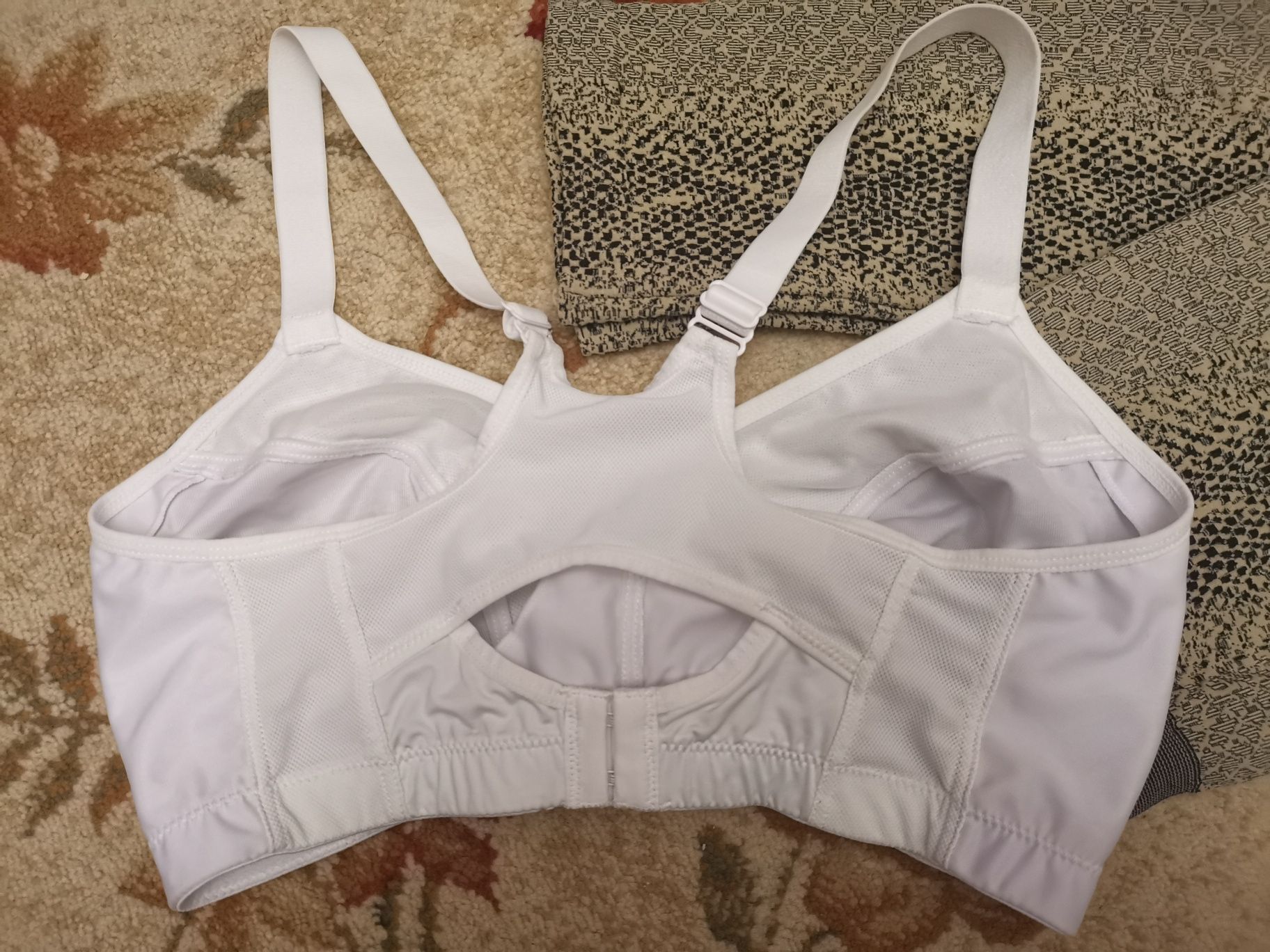 Одежда для фитнеса: леггинсы M/L, лифчик Next 75D (36DD) Великобритани