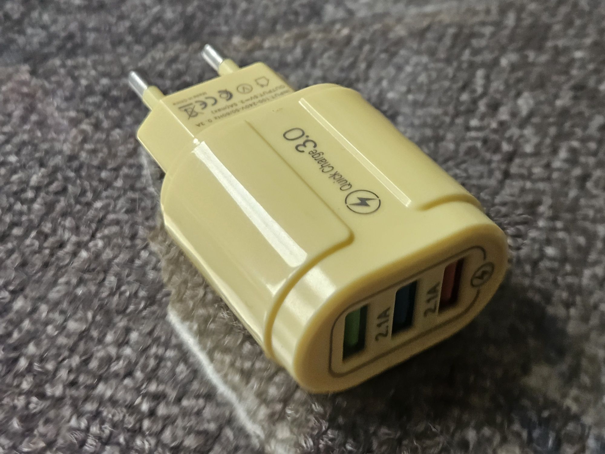 Ladowarka Fast Charge 3.1 A auSB 3x