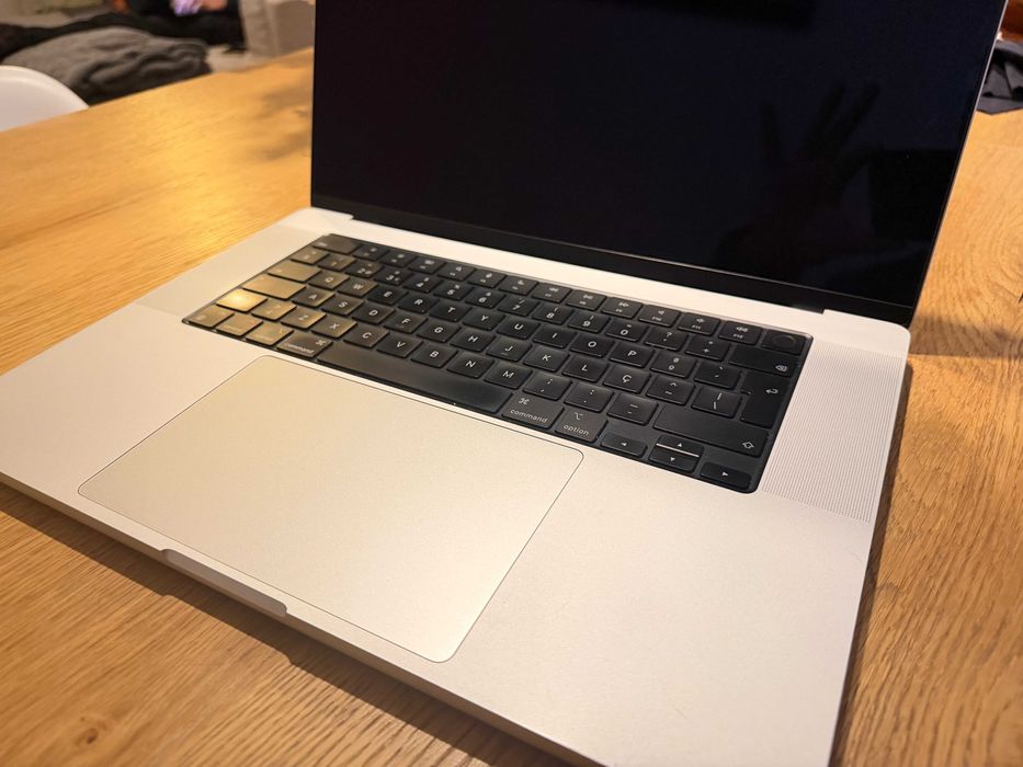 MacBook Pro 16” (2021) – M1 Pro (10/16) | 16GB RAM | 512GB SSD