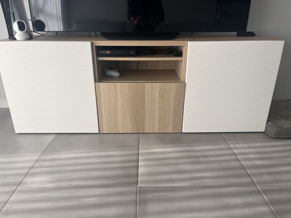 Movel Tv Besta Ikea com suporte giratório para TV