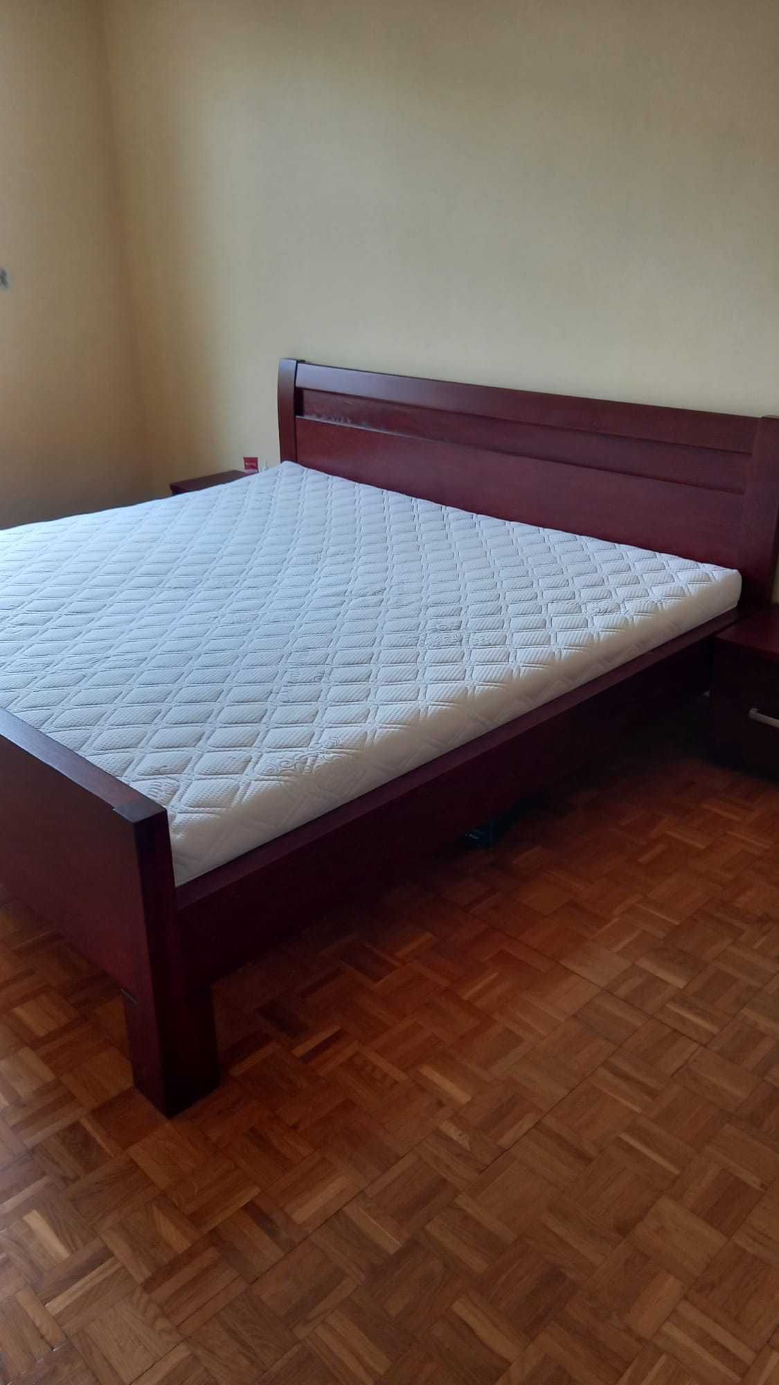 Łóżko 200x200 z materacem