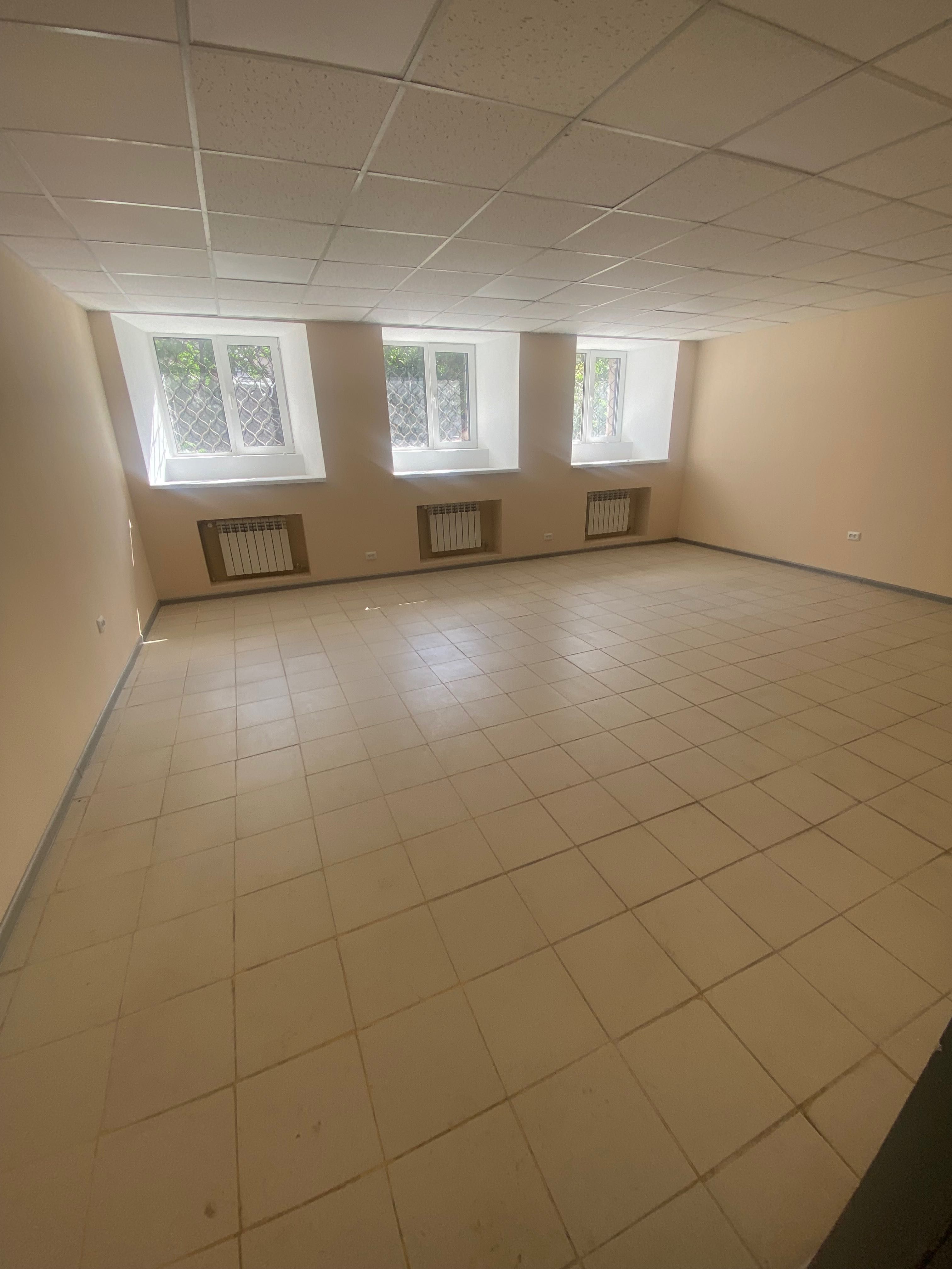 Здається офіс 600 кв.м (цоколь 185м2) 415м2 -1 поверх вул Свободи
