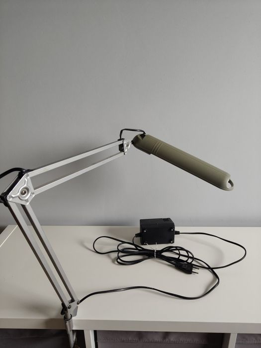 Lampka biurkowa regulowana