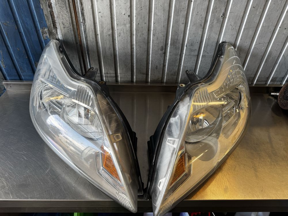Reflektory Ford Fokus MK2