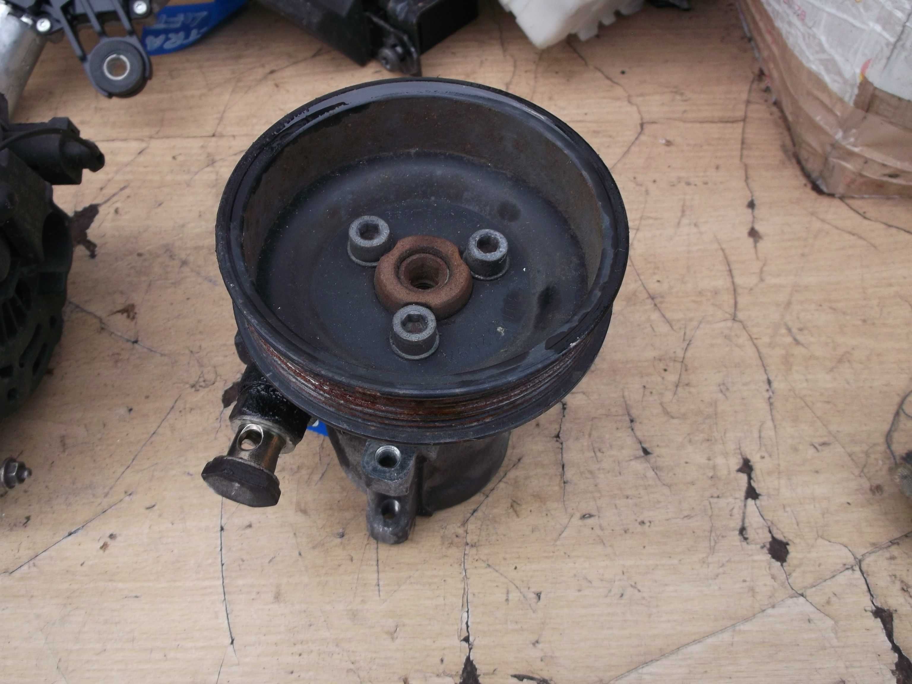 pompa wspomagania alternator golf IV 1,4 16V z niemiec