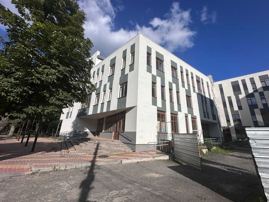 Оренда цокольного поверху в новобудові
