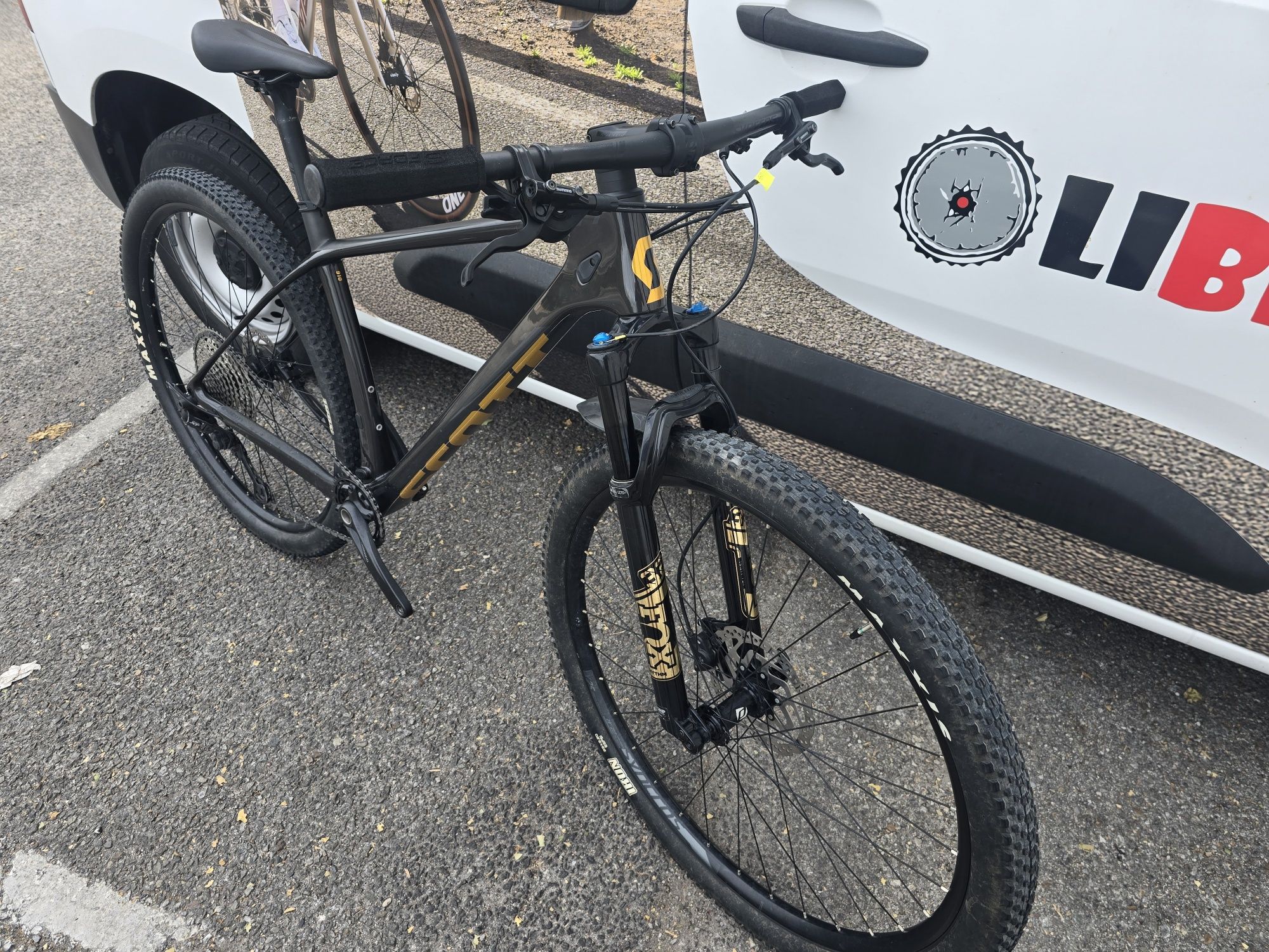 Scott scale L carbono 12x1v como nova