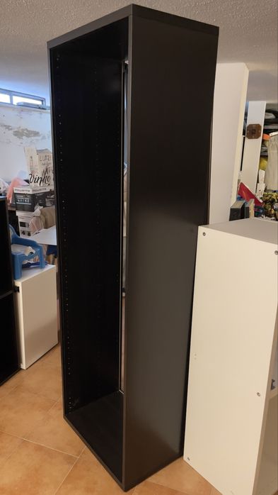 Movél IKEA, modelo Besta