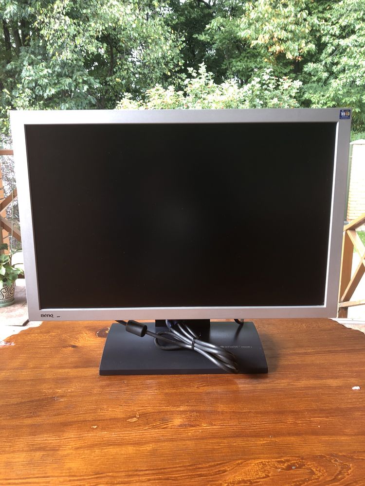 Компьютерный монитор BENQ FP 222W.