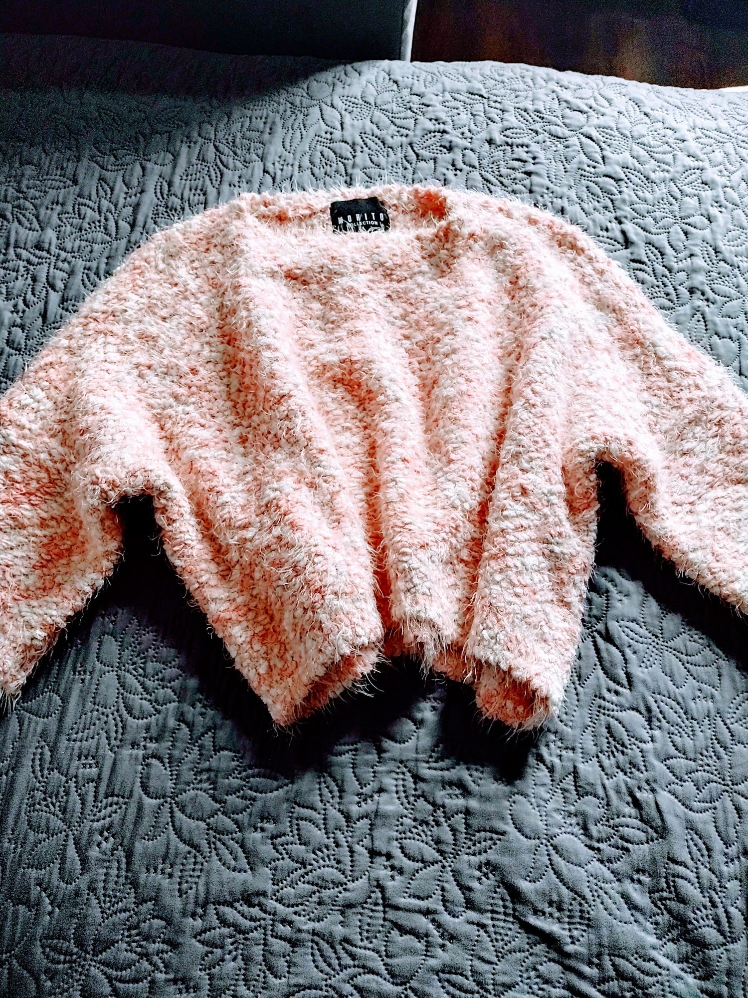 Różowy sweterek crop top Mohito XS.