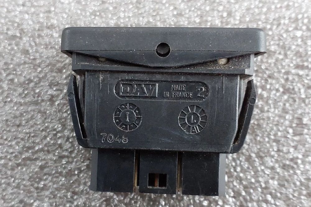 Comando / botão / interruptor vidros frente esquerdo PEUGEOT 106 II (1