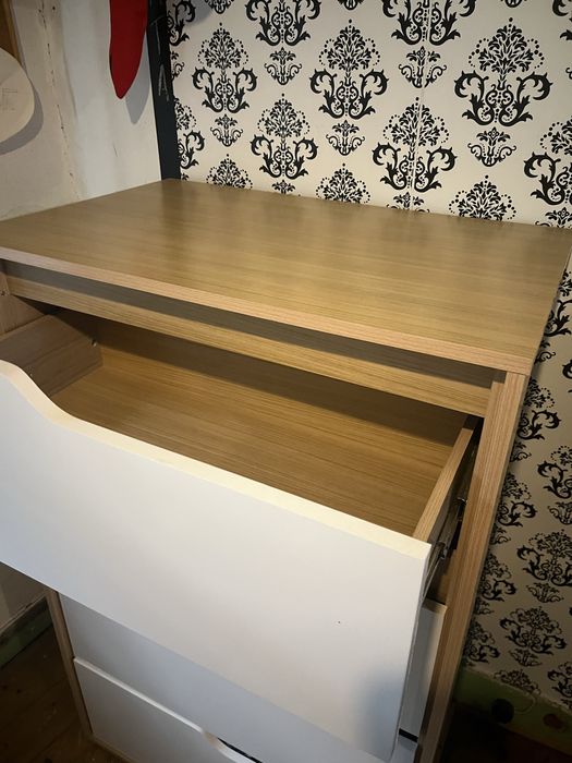 Comoda com 4 gavetas