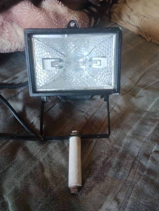 Продам прожектор гологенний ваша цена