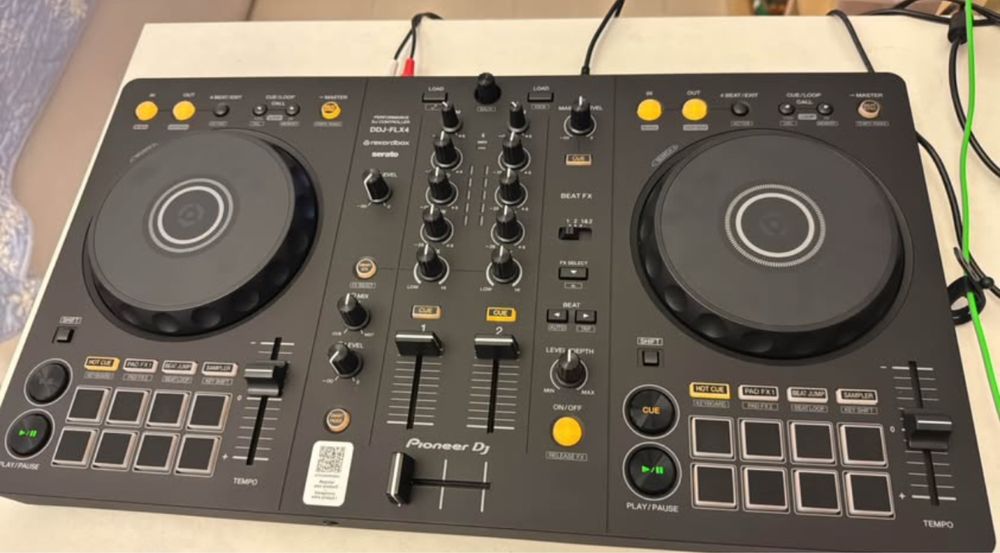 DDJ FLX4 - 1 mês de uso! NOVA EM CAIXA