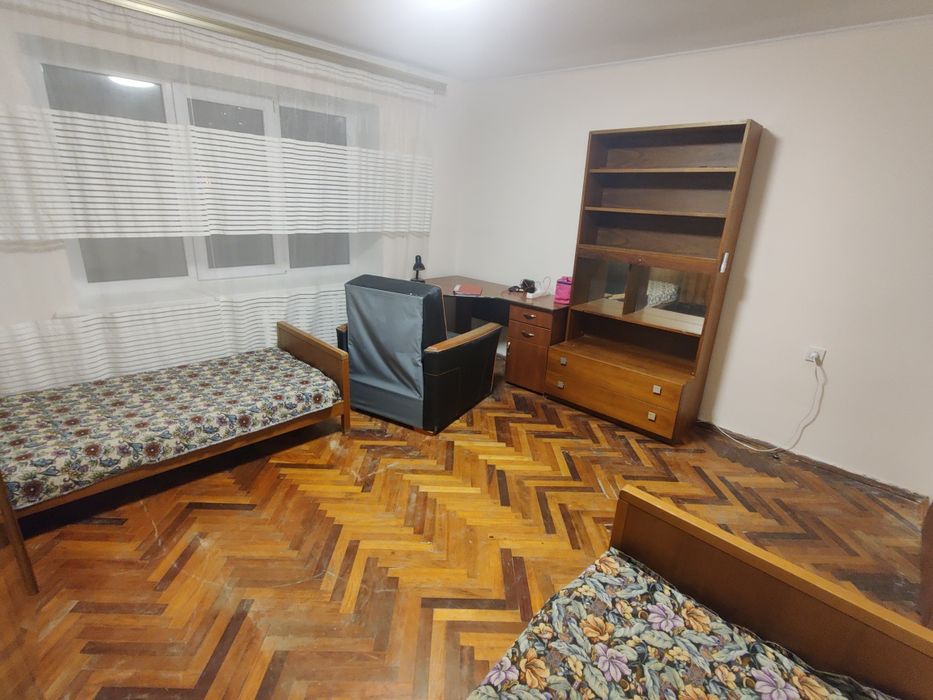 Печерськ.(м.Кловська). Сдам окрему кімнату в 3-кімнатній квартирі на м