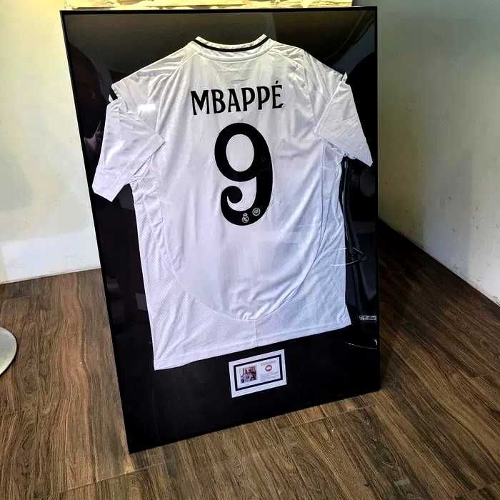 Mbappe koszulka z podpisem, autograf, rama. Na prezent