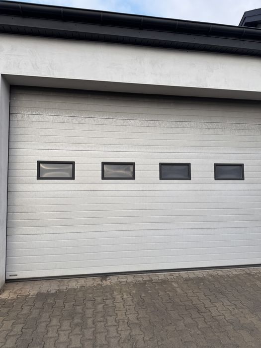 Brama garażowa,przemysłowa ,segmentowa,warsztatowa