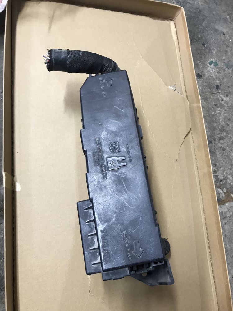 Блок предохранителей (2,5 i 9L8T14A003BB ) Mazda, Ford 2007-2011.