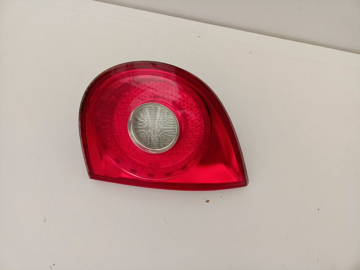 VW Golf V 5 HB 1k 1k6 lampa prawy tył prawa tylna w klapę