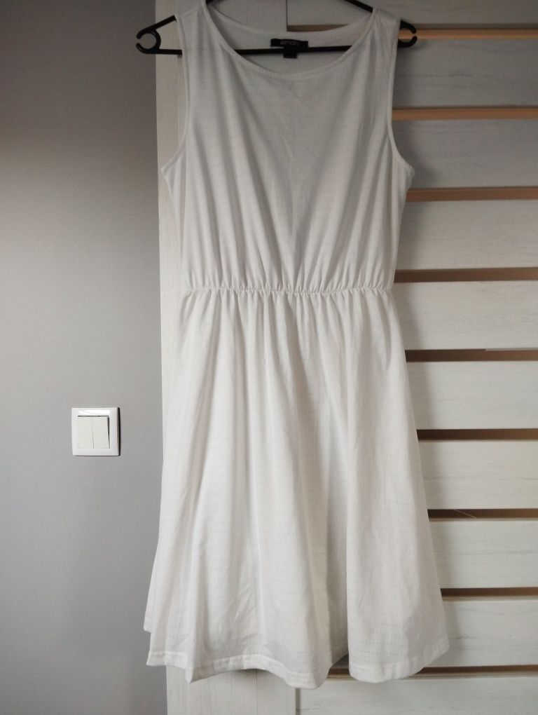 Biała sukienka rozmiar 36