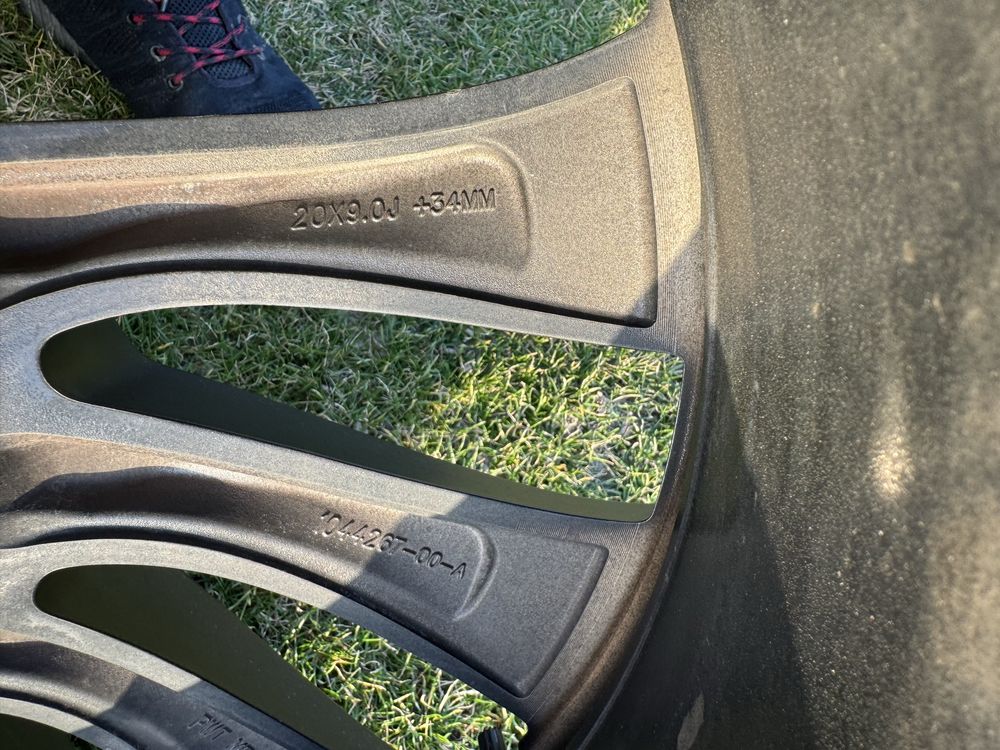 Koła zimowe 20” Uberturbine Tesla Model 3/Y – felgi + opony + czujniki