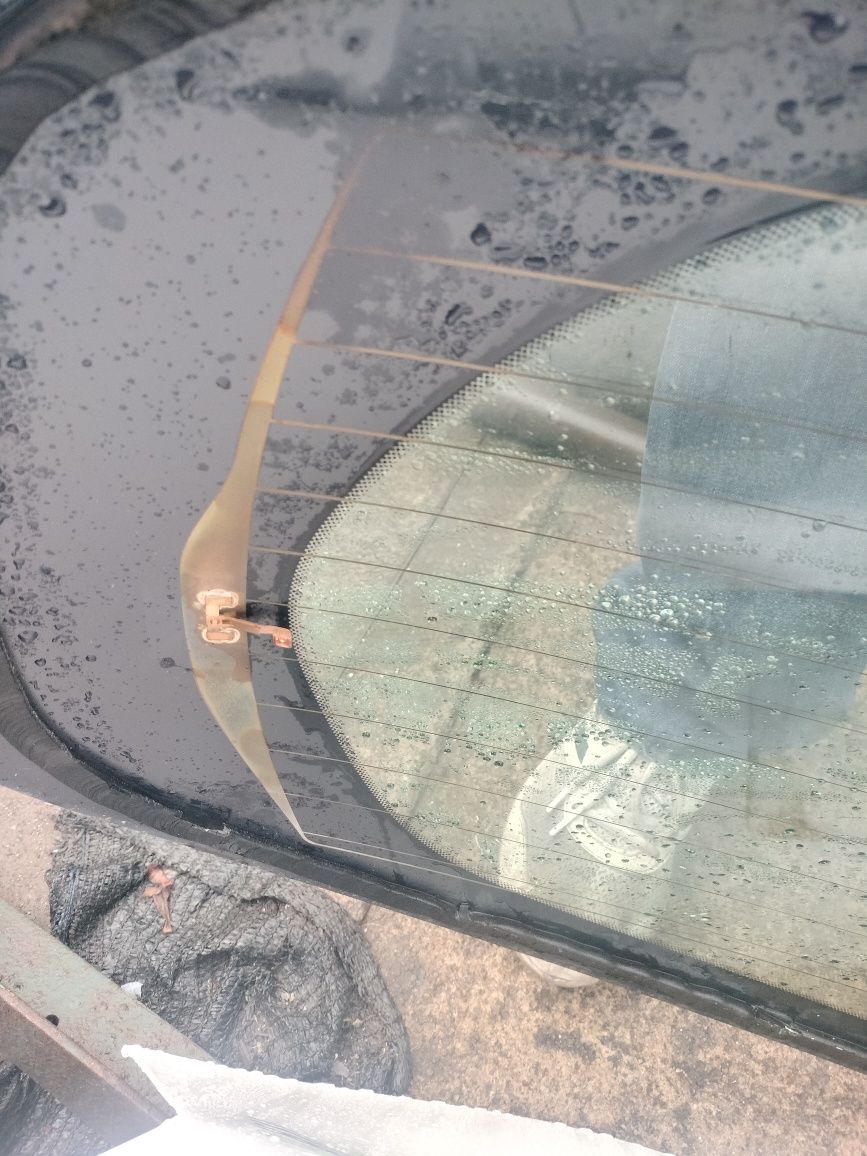 Vidro da mala Peugeot 208