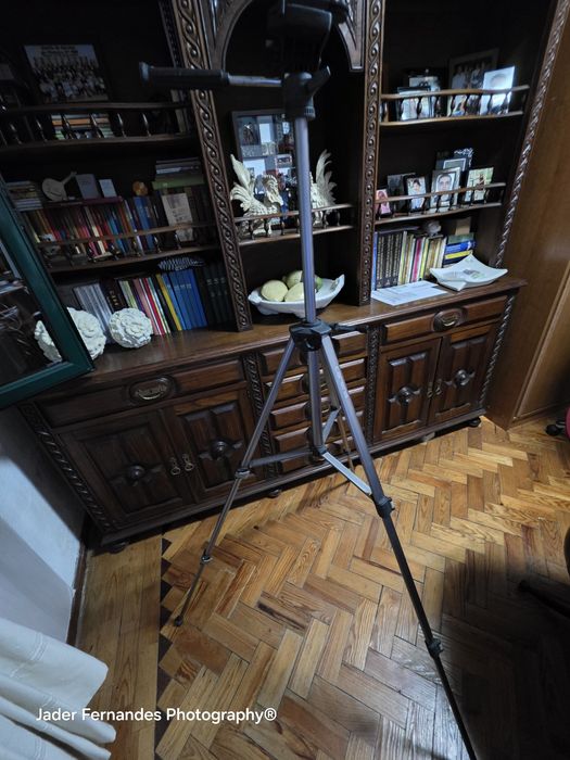 Tripé fotográfico extensível carena usado.