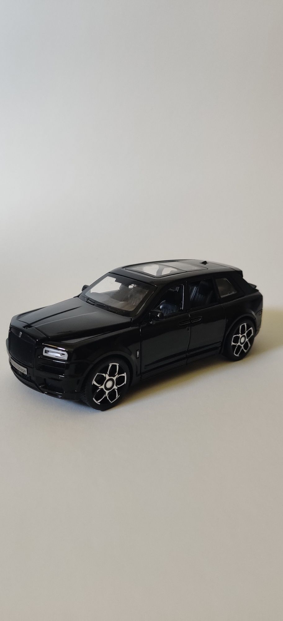 Модель авто Rolls Royce Cullinan 1/32 1:32