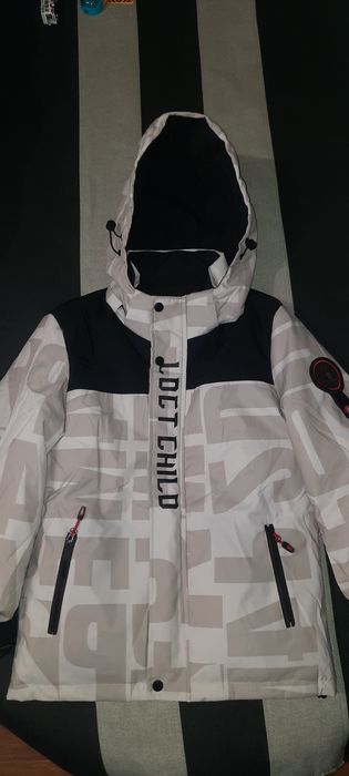 Продам детскую курточку