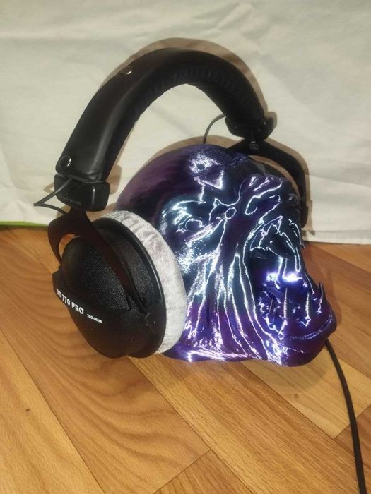 Голова орка / Підставка для Навушників із PLA триколірний шовк