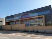 Vende-se Armazém na zona industrial do Batel.