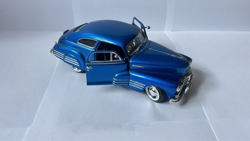 Масштабная модель авто Chevy Aerosedan Fleetline 1948 Motor Max 1/24