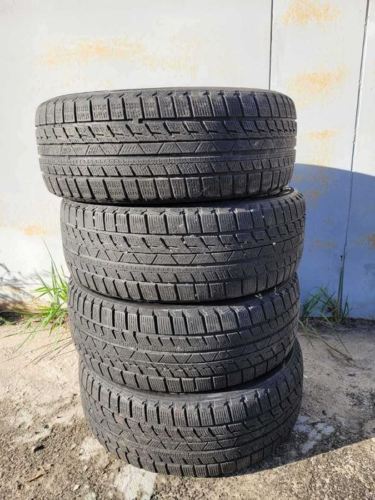 Продам 4 зимові шини практично нові  відходили один сезон (5 тис. км).