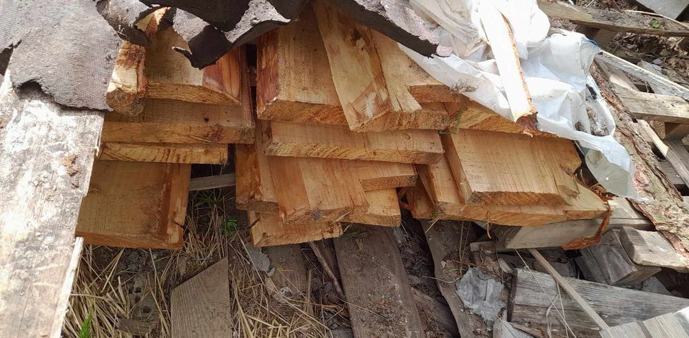 Deski modrzew 125cm dł, 4cm grubość, szerokość od 25 do 35cm,okorowane