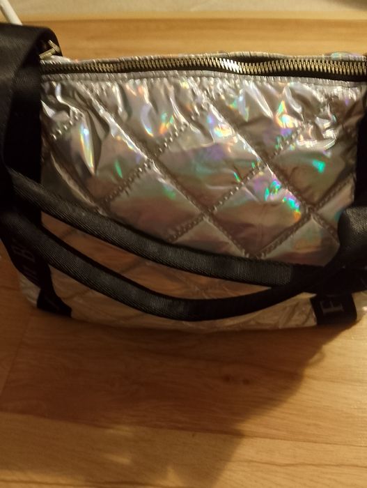 Nowa pikowana torebka srebrna holo na ramię z Fashion Bags