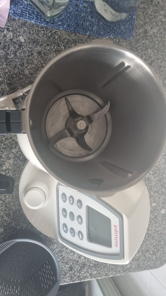 Yammi 2 estragada não veda direito