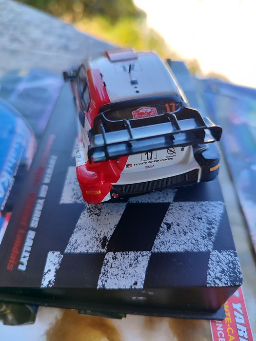 Carro WRC miniatura Sebastian Ogier Toyota Yaris Hybrid
