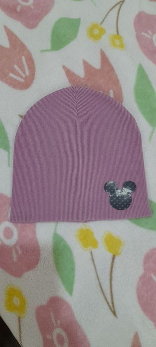 Продам шапки на дівчинку