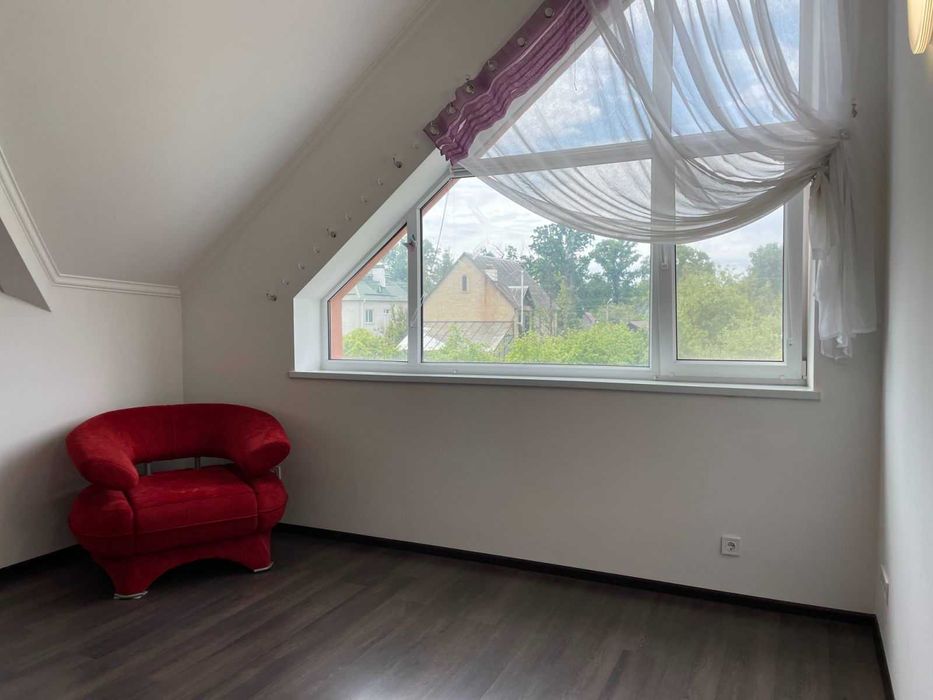 Простора дворівнева двокімнатна квартира в Ворзелі