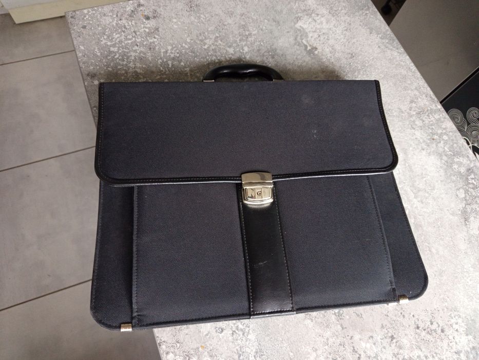 Teczka, aktówka, neseser.