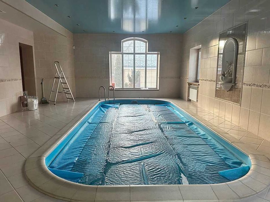 Будинок з ремонтом, гаражем, сауною та басейном. Центральний Парк.