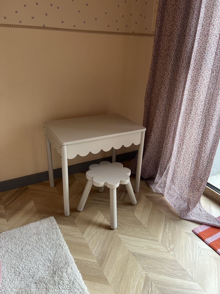 Zestaw stoliczek i krzesełko dla dziecka